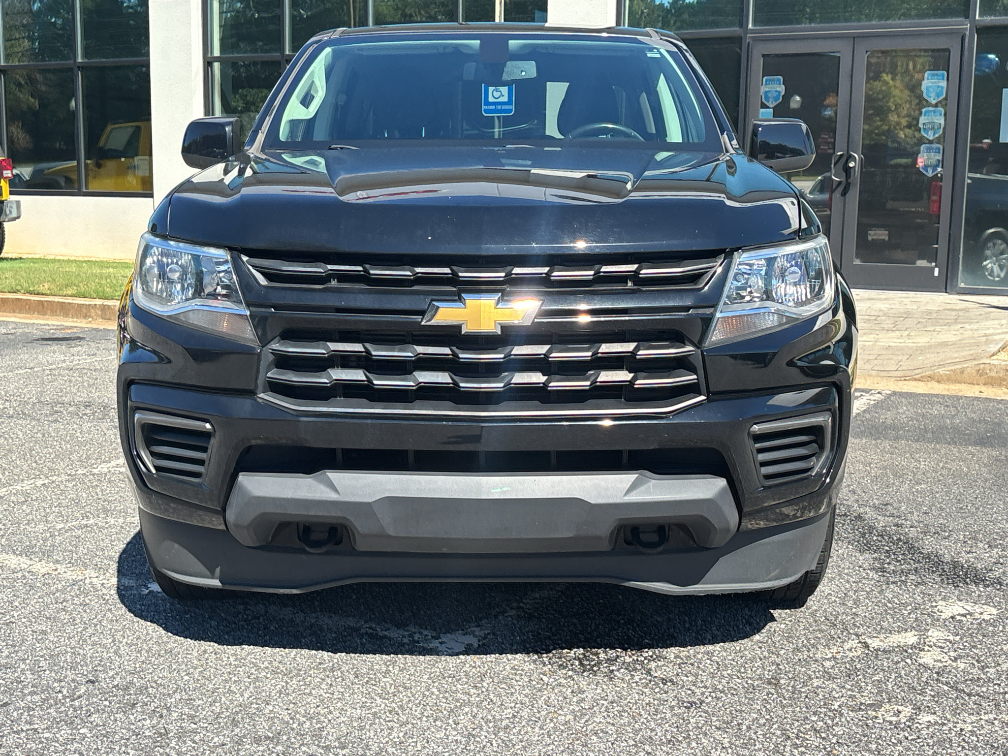 Used 2021 Chevrolet Colorado LT AWD/4WD image 2