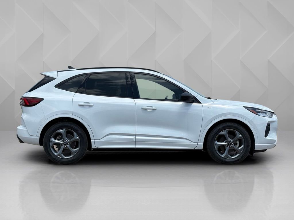 Used 2023 Ford Escape ST-Line FWD image 4