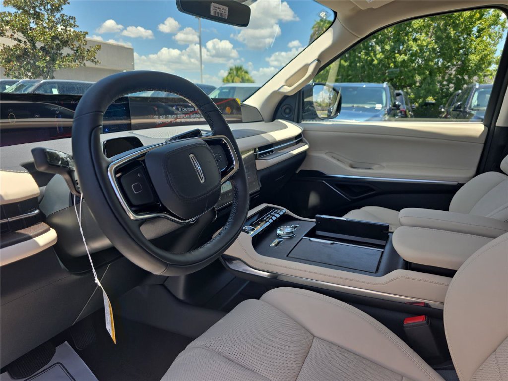 New 2027 Lincoln Navigator Premiere RWD image 13