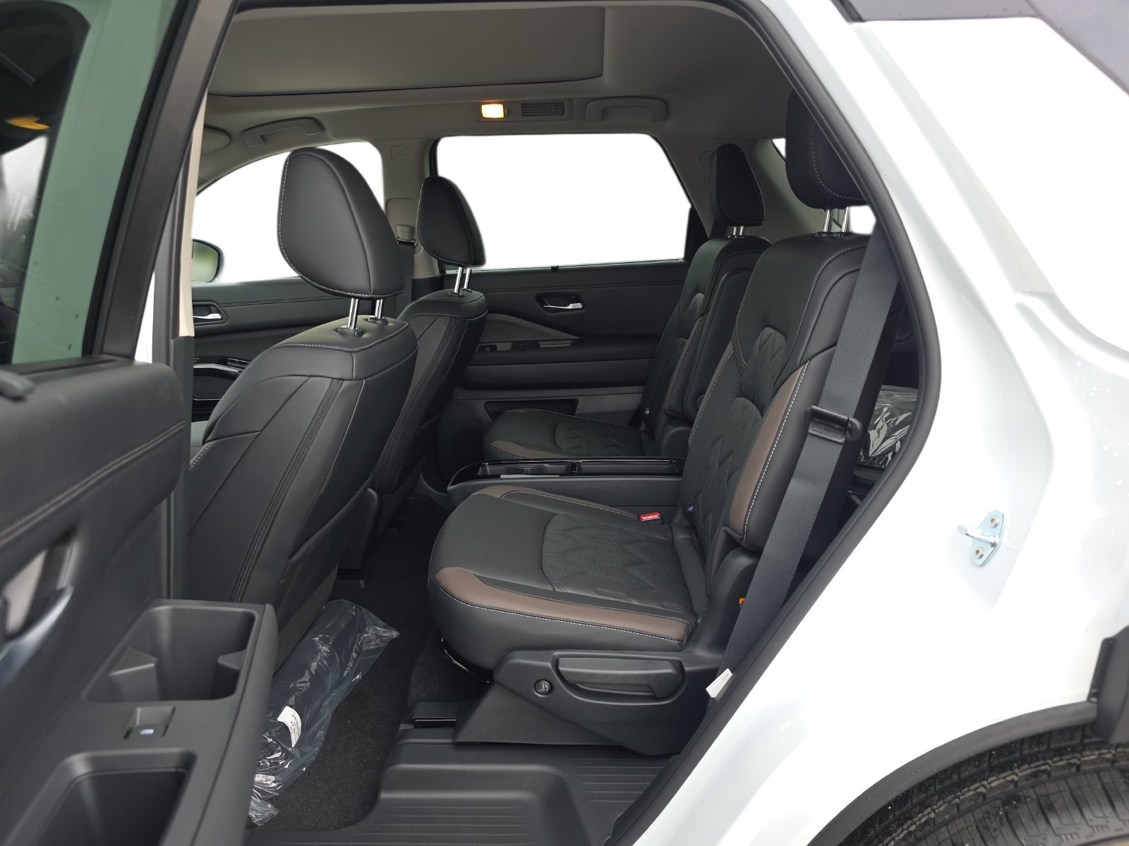 New 2026 Nissan Pathfinder Platinum w/ Accent Package FWD image 14