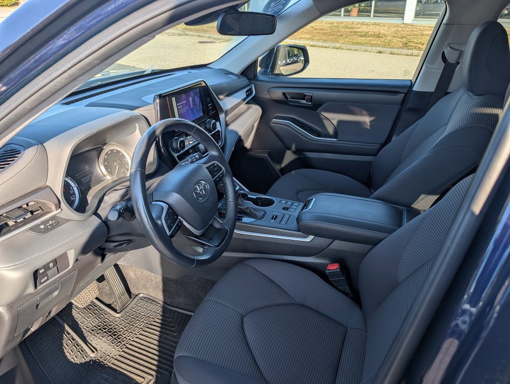 Used 2024 Toyota Highlander LE image 15