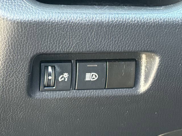Used 2020 Toyota RAV4 LE FWD image 22