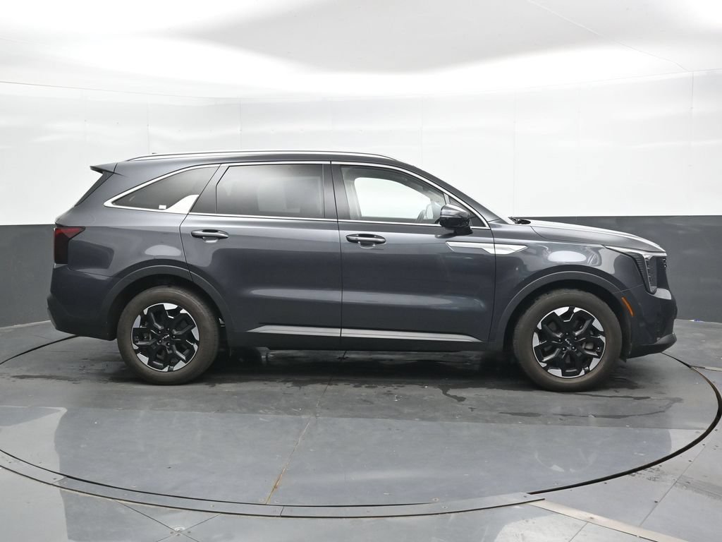 Used 2024 Kia Sorento S FWD image 3