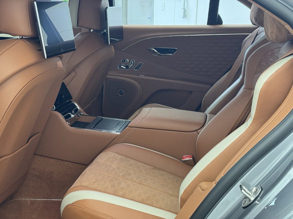 New 2026 Bentley Flying Spur Plug-In Hybrid image 22