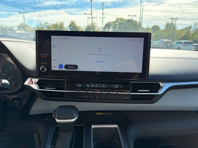 Used 2025 Toyota Sienna XLE FWD image 17