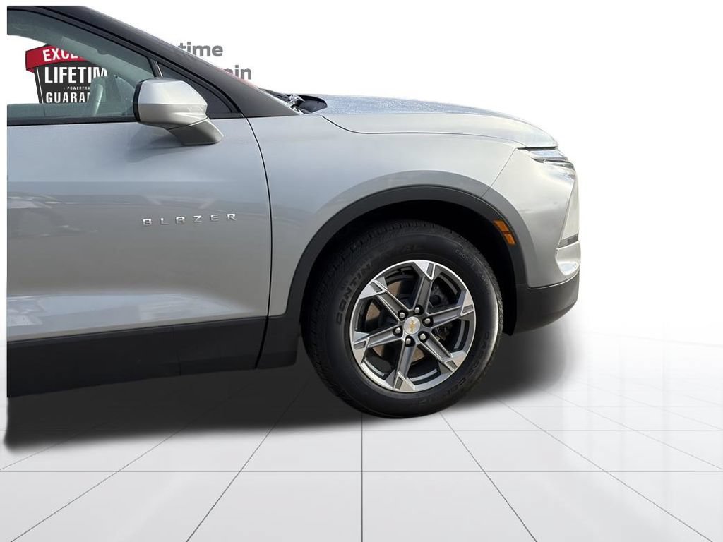 Used 2023 Chevrolet Blazer LT w/ Convenience Package FWD image 8