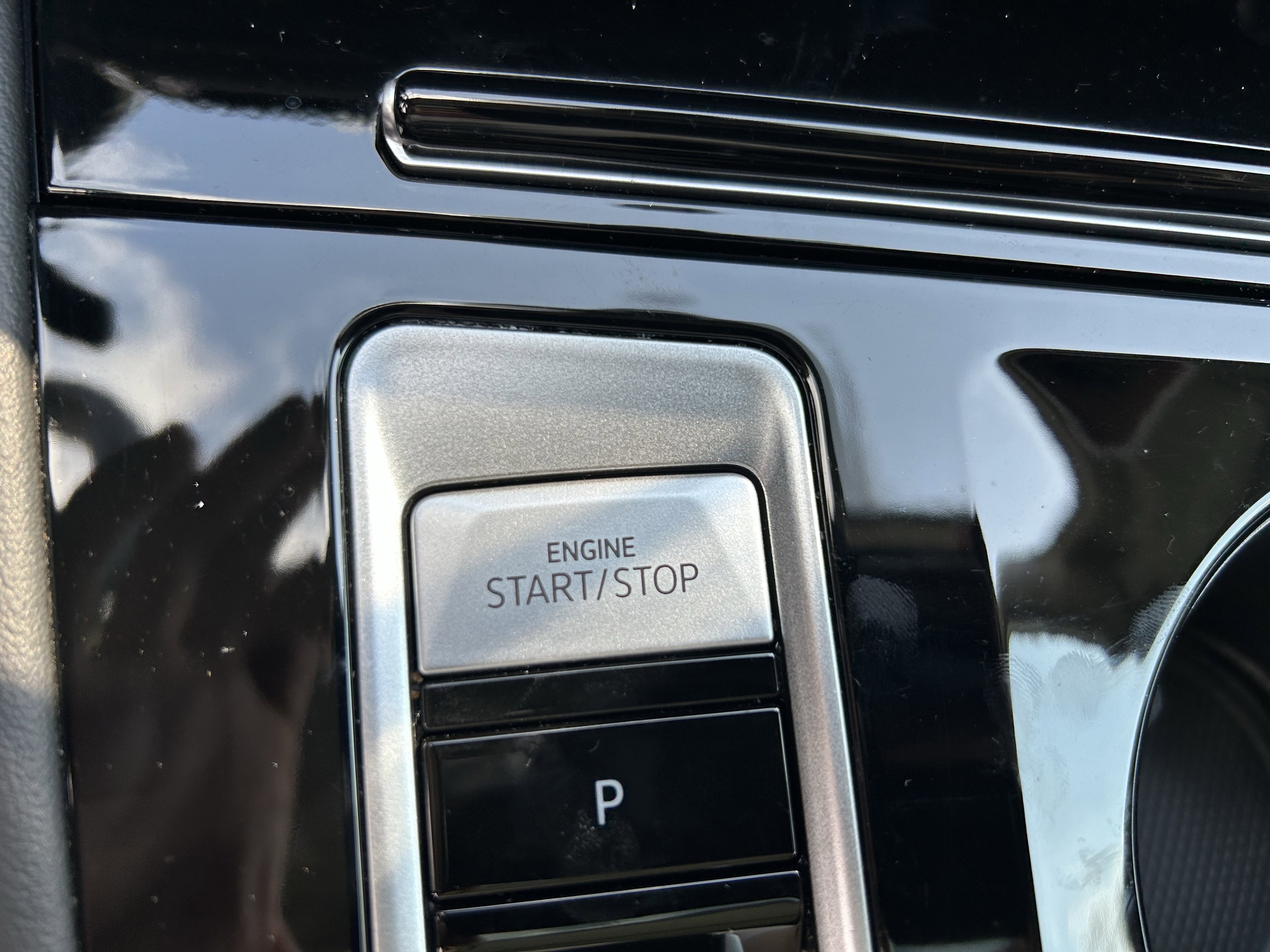Used 2025 Volkswagen Atlas SEL AWD/4WD image 17