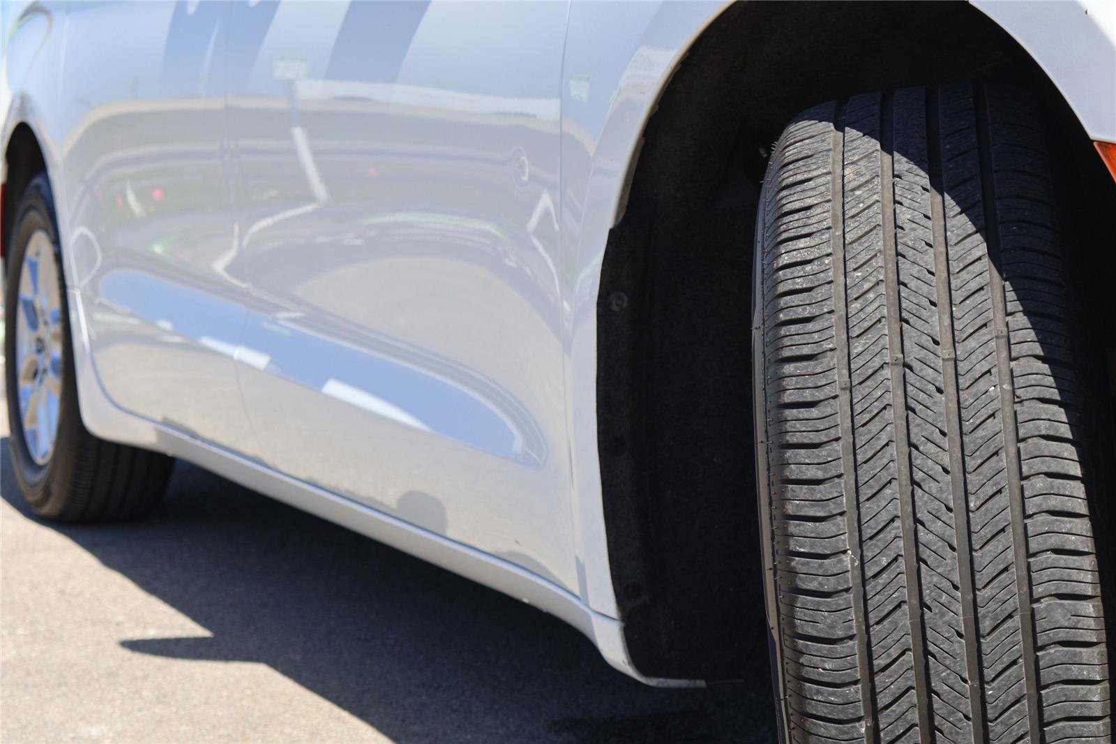 Used 2023 Chrysler Pacifica Touring-L image 11