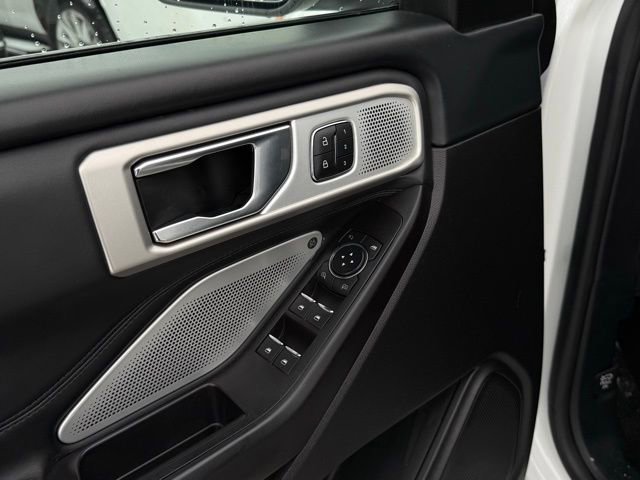 Used 2020 Ford Explorer Platinum w/ Premium Technology Package image 8
