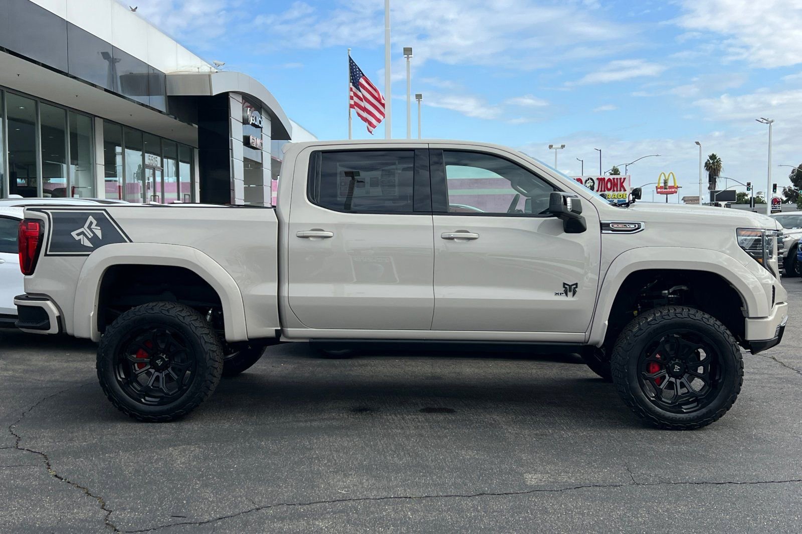 New 2026 GMC Sierra 1500 AT4 w/ AT4 Premium Package AWD/4WD image 4