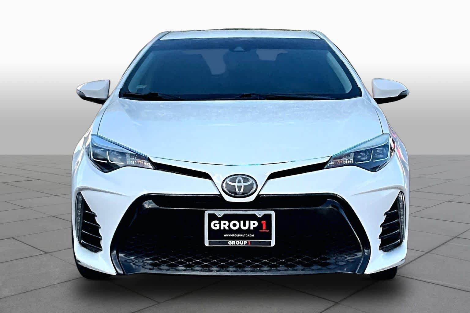 Used 2017 Toyota Corolla SE w/ SE Premium Package FWD image 4