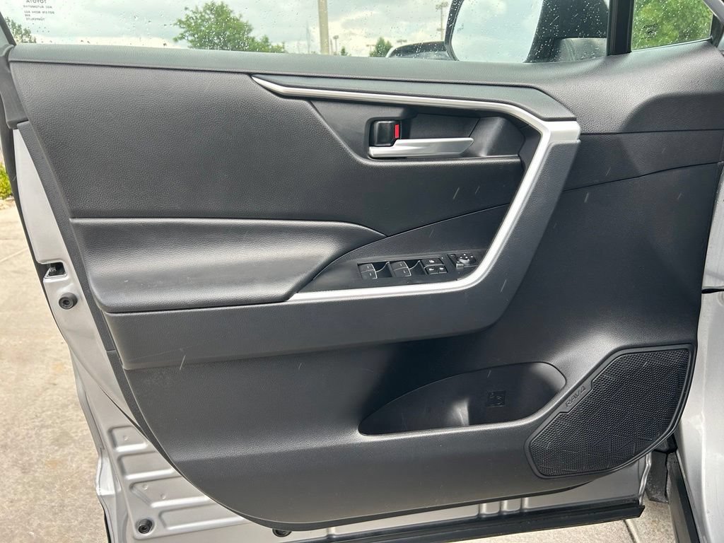 Used 2025 Toyota RAV4 XLE AWD/4WD image 22