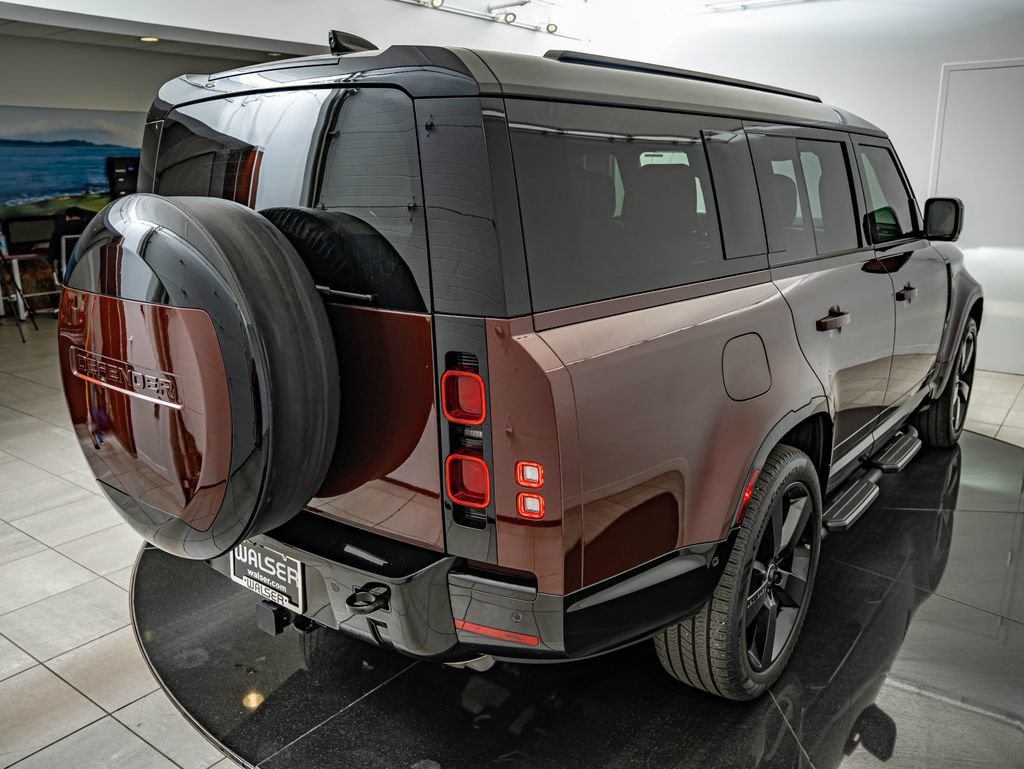 Used 2025 Land Rover Defender 130 X-Dynamic SE AWD/4WD image 16