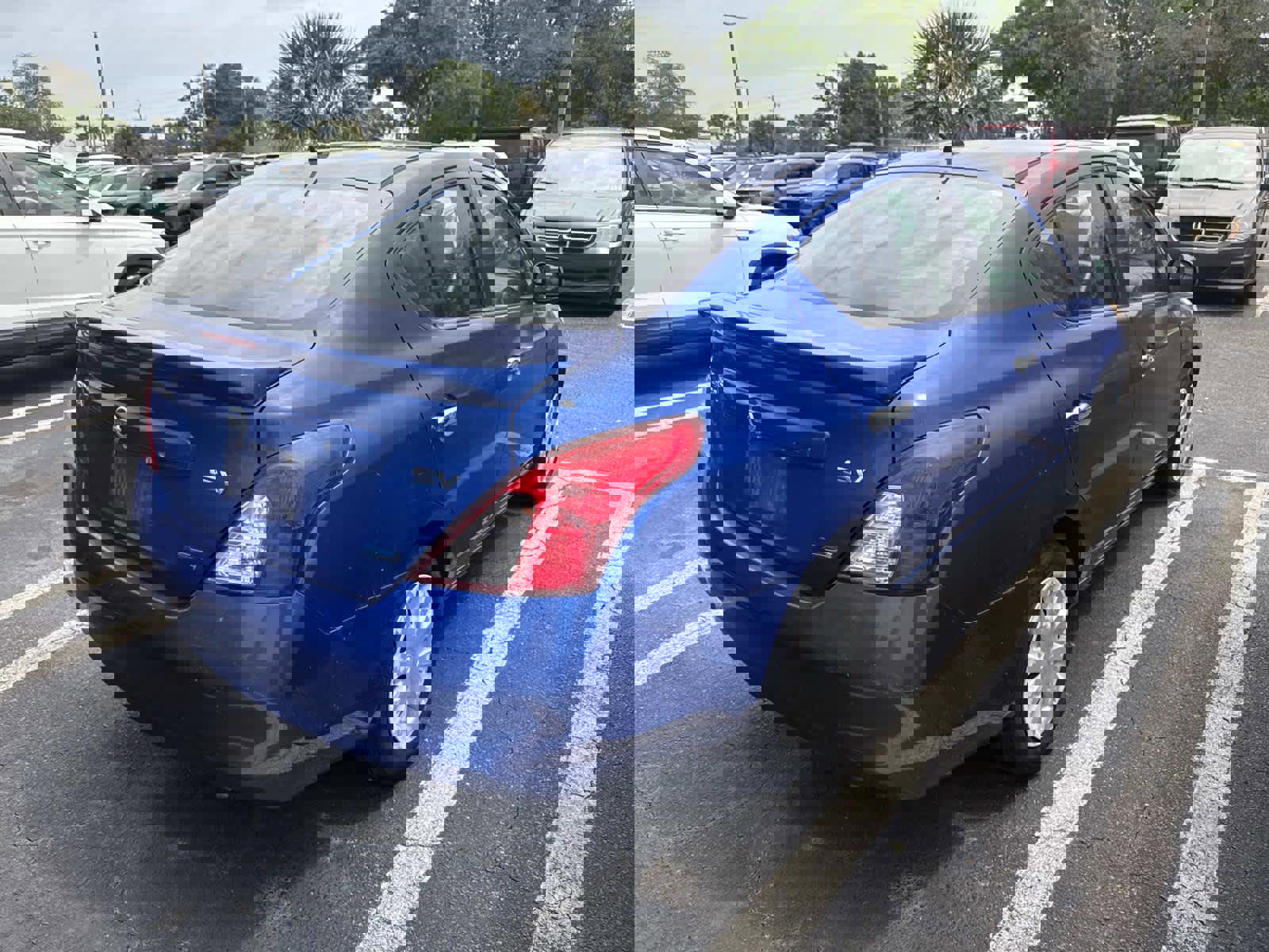 Used 2013 Nissan Versa SV image 4