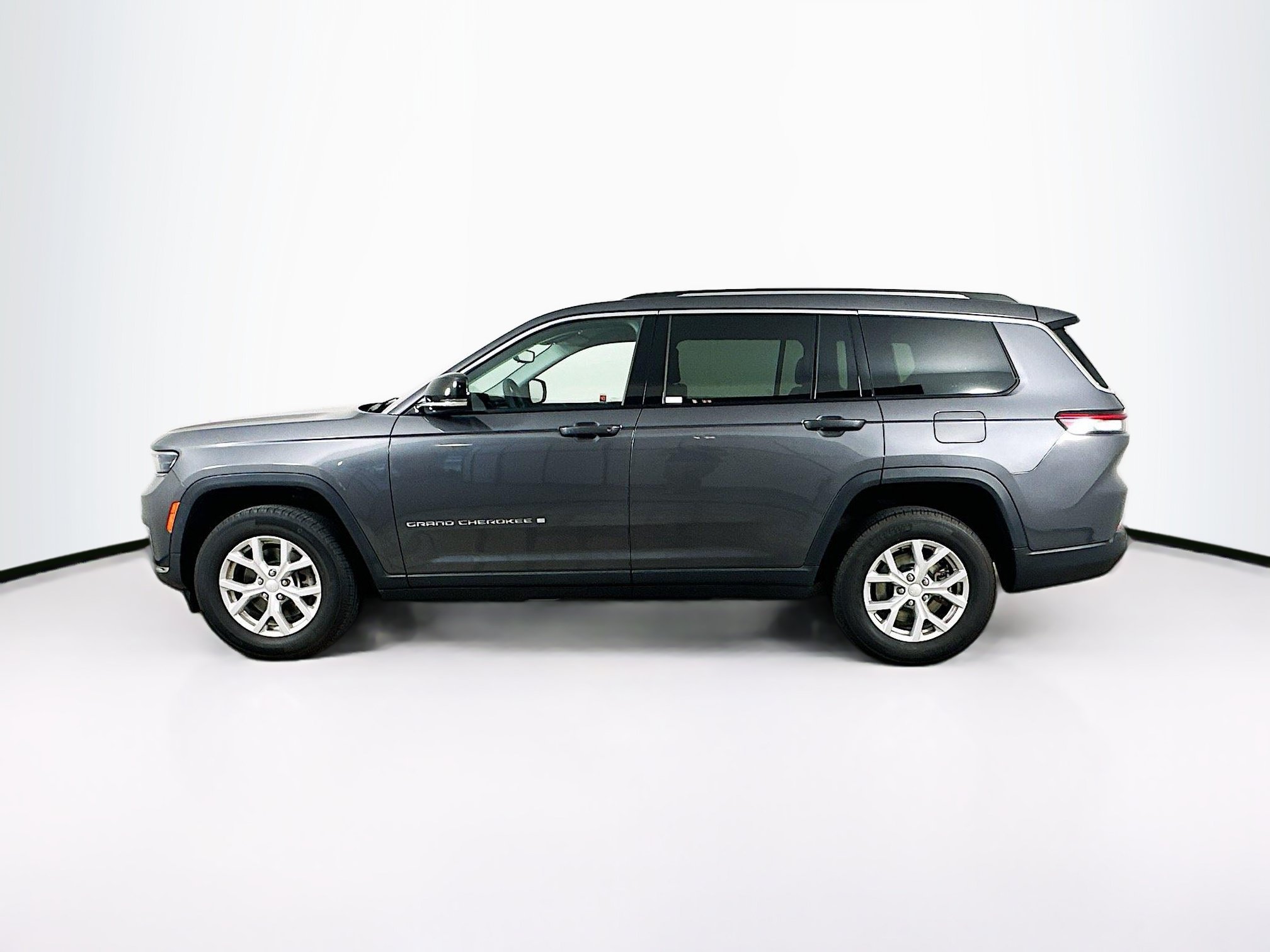 Used 2023 Jeep Grand Cherokee L Limited AWD/4WD image 4