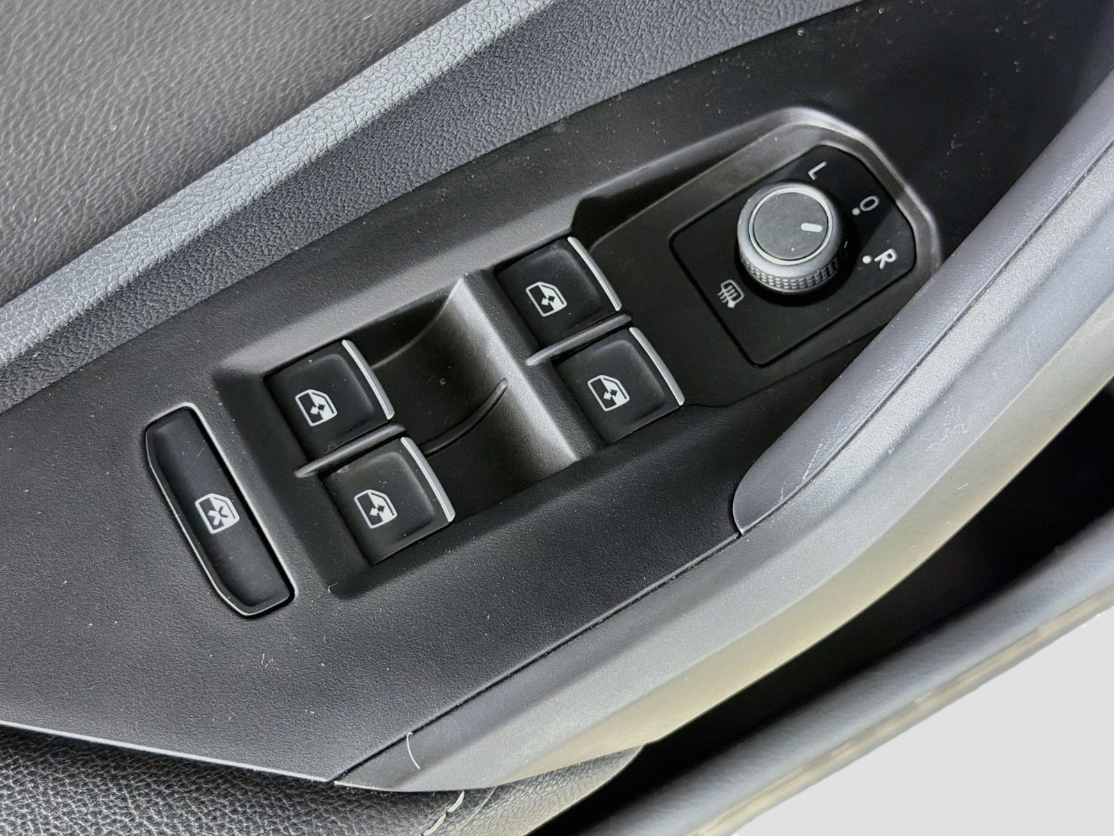 Used 2023 Volkswagen Jetta Sport FWD image 17