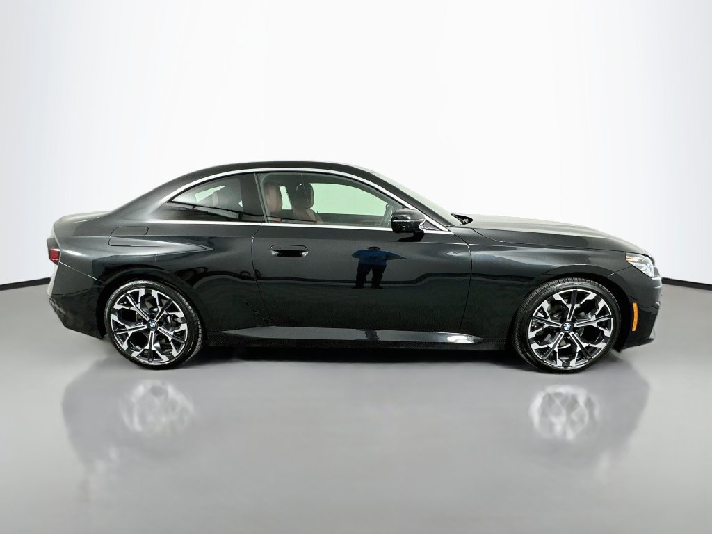 Used 2025 BMW 230i Coupe w/ M Sport Package RWD image 4
