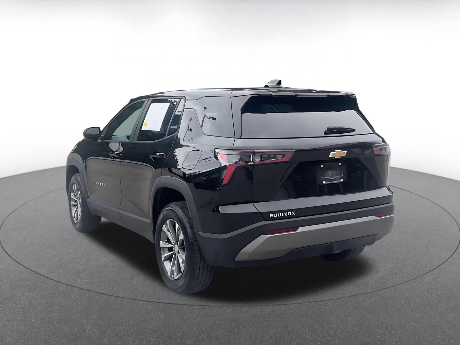 Used 2025 Chevrolet Equinox LT FWD image 10