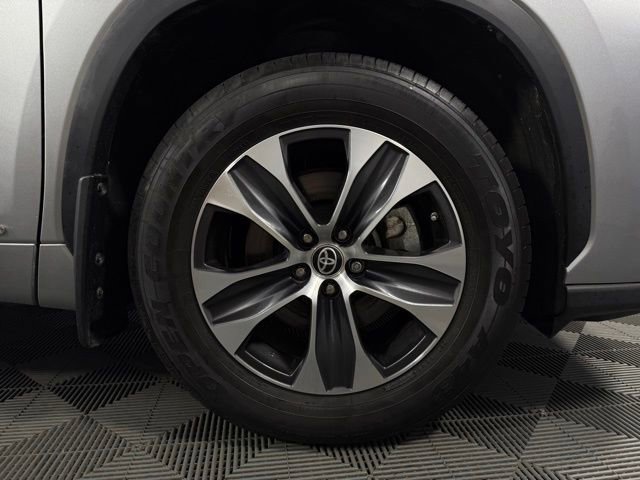 Used 2023 Toyota Highlander XLE image 11