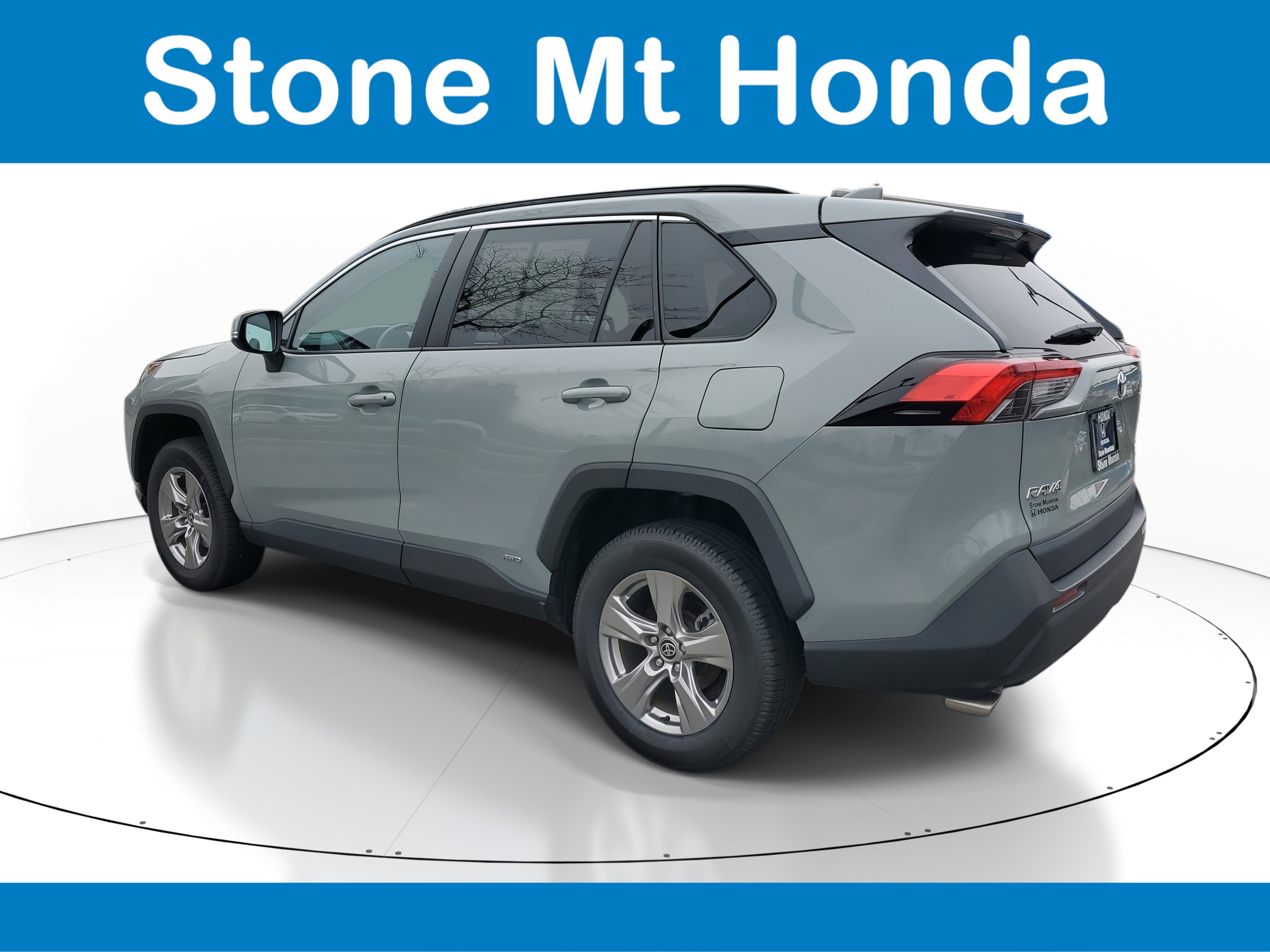 Used 2022 Toyota RAV4 XLE image 4