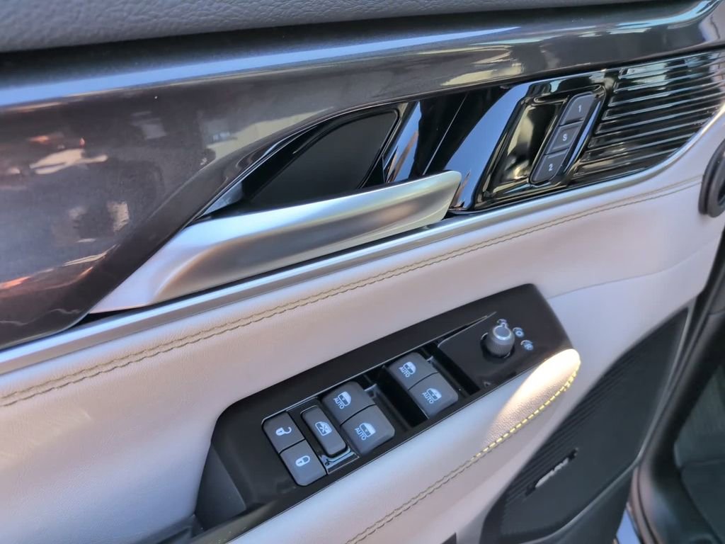 New 2024 Jeep Wagoneer 4WD w/ Premium Group I image 18