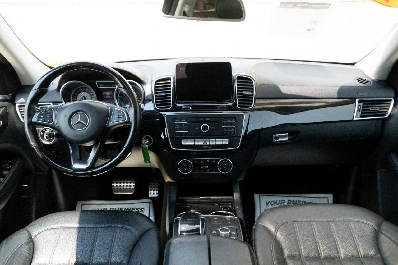 Used 2018 Mercedes-Benz GLE 43 AMG 4MATIC w/ Night Package image 34