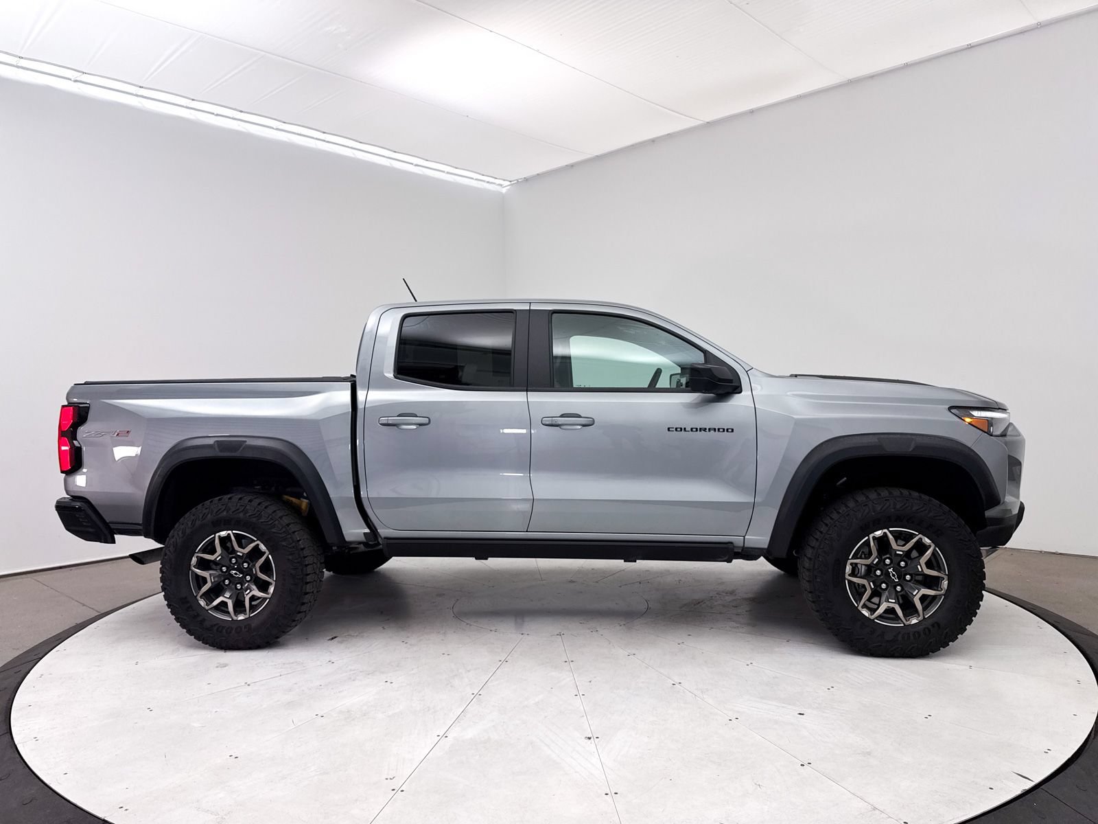 Used 2024 Chevrolet Colorado ZR2 w/ ZR2 Convenience Package III AWD/4WD image 39