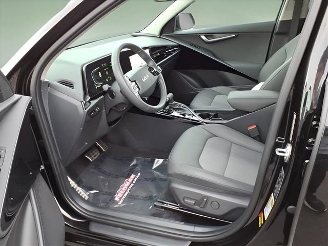 Used 2024 Kia Niro EX Touring image 11