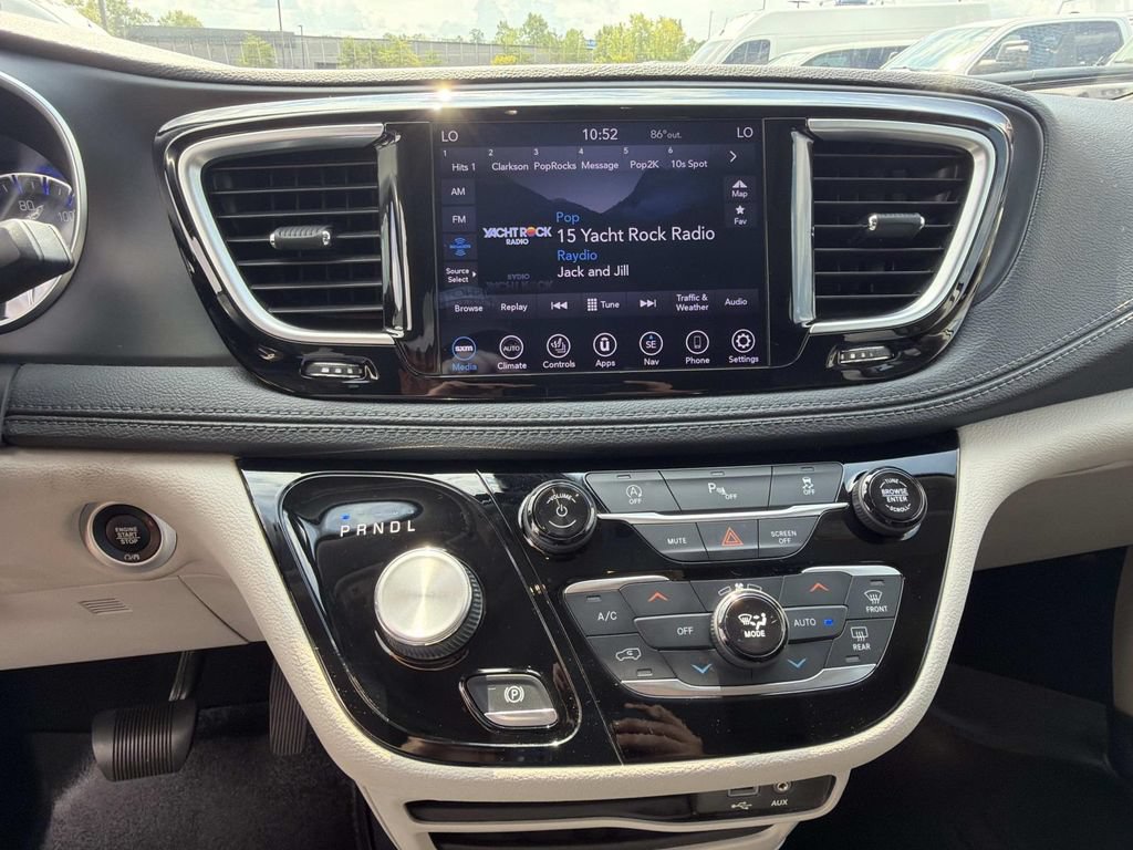 Used 2020 Chrysler Pacifica Limited FWD image 31