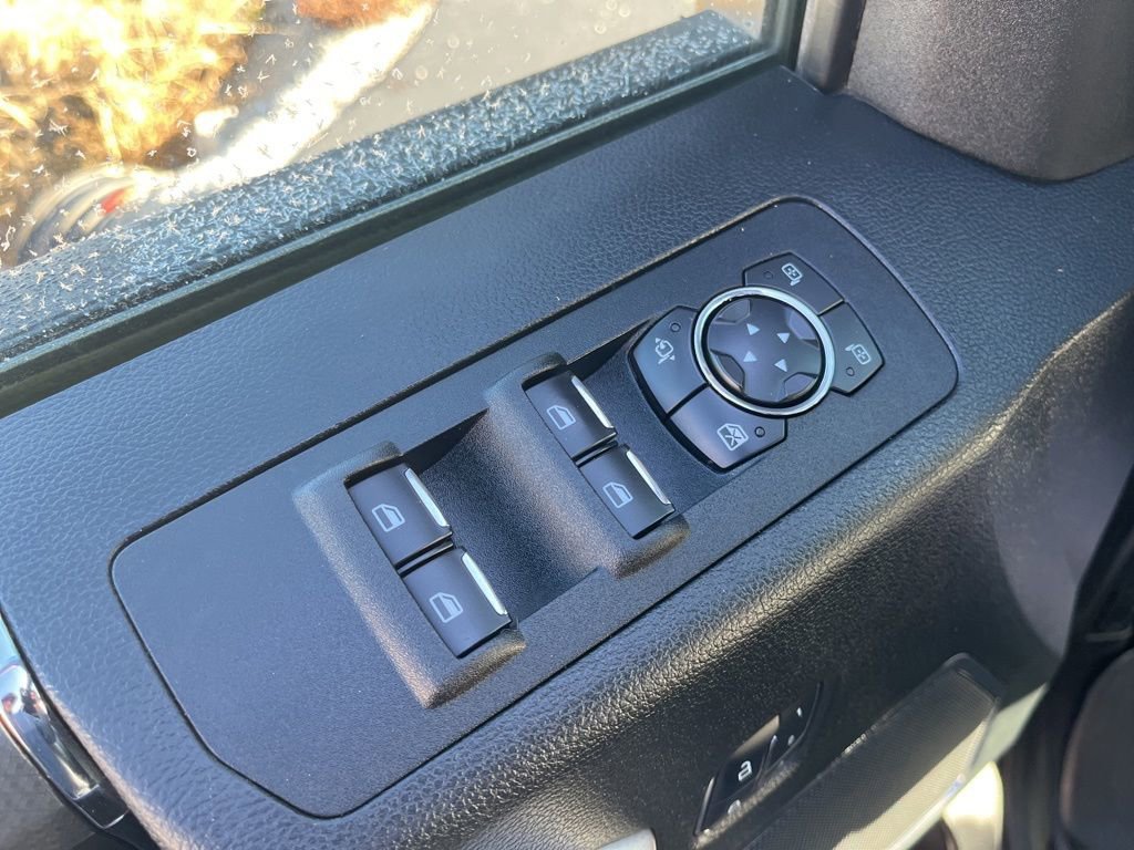 Used 2015 Ford F150 Lariat image 16