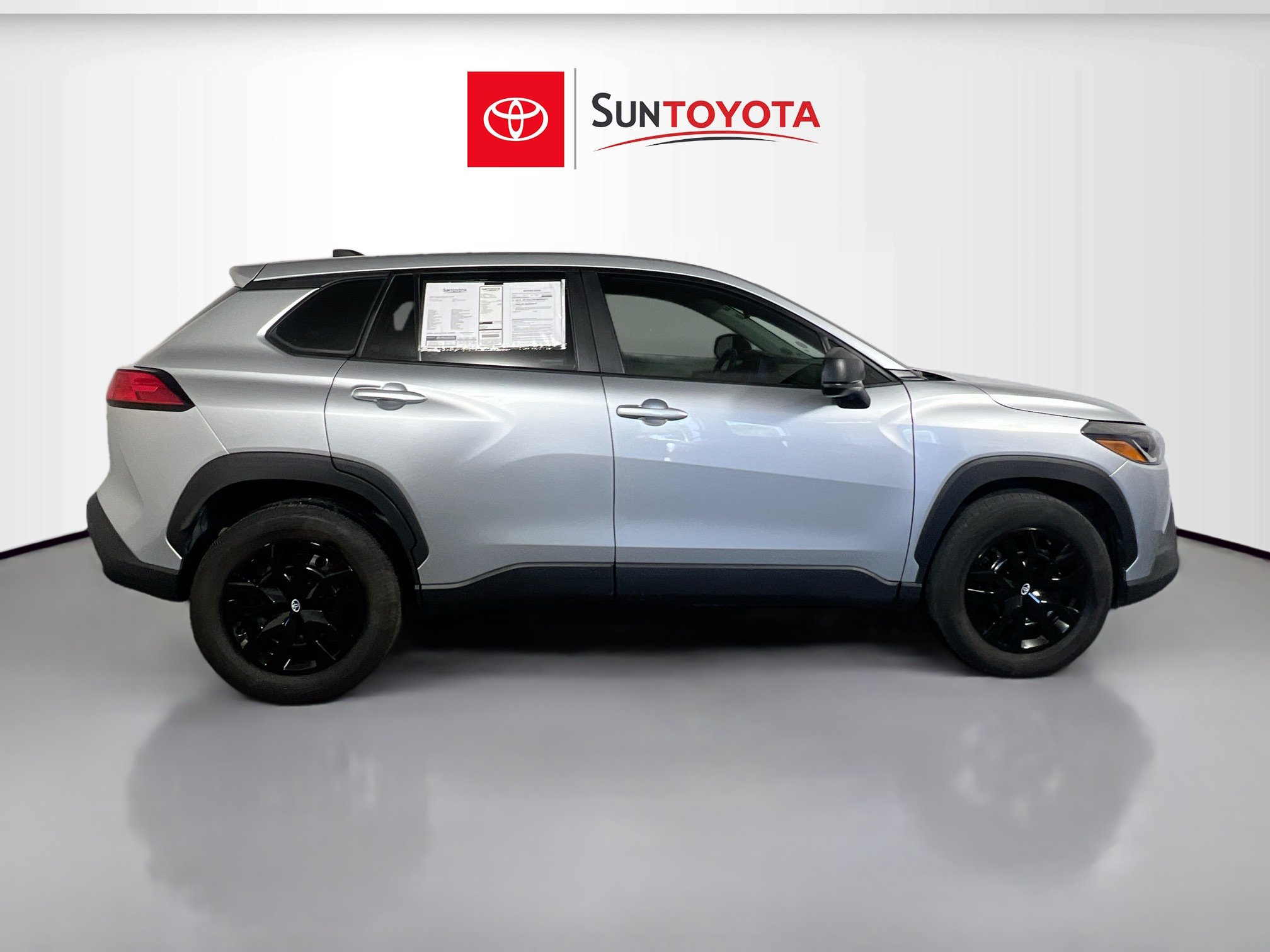 Used 2024 Toyota Corolla Cross L FWD image 2