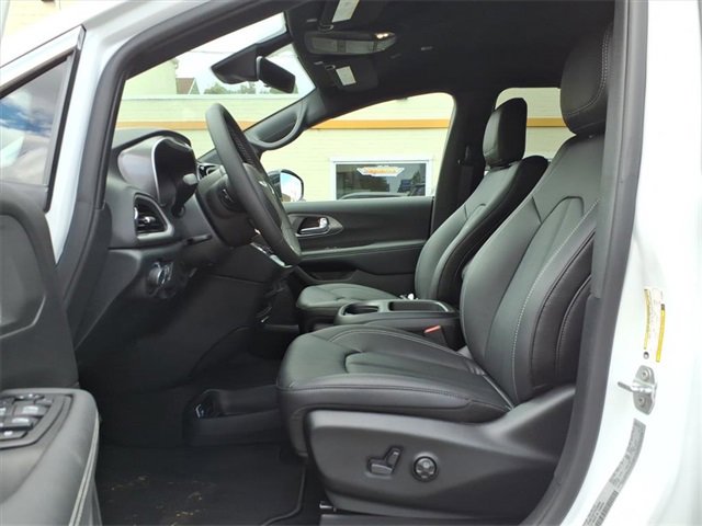 New 2026 Chrysler Voyager LX image 11