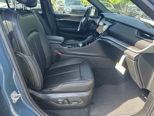New 2026 Jeep Grand Cherokee Limited RWD image 14