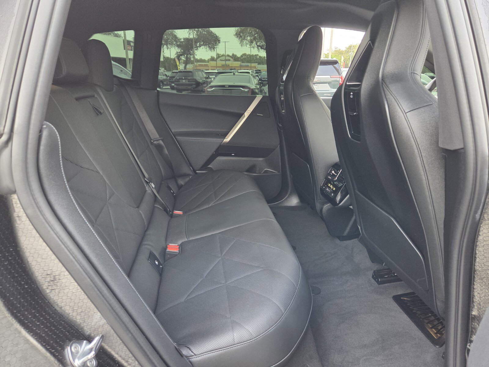 Used 2024 BMW iX xDrive50 w/ Premium Package image 16