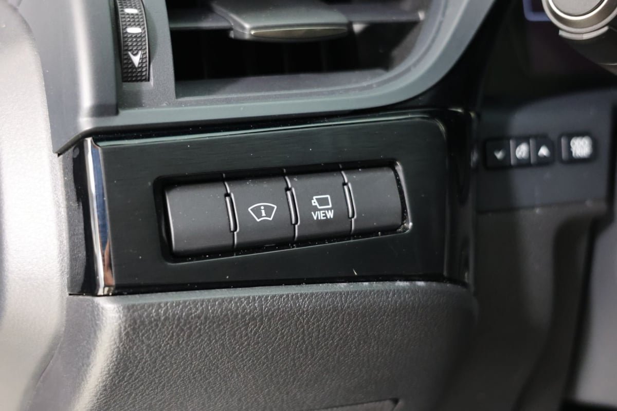Used 2024 Lexus ES 300h Ultra Luxury w/ Accessory Package (Z2) FWD image 24