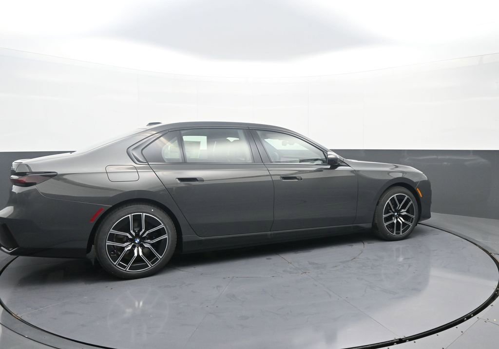 New 2026 BMW 750e xDrive image 8