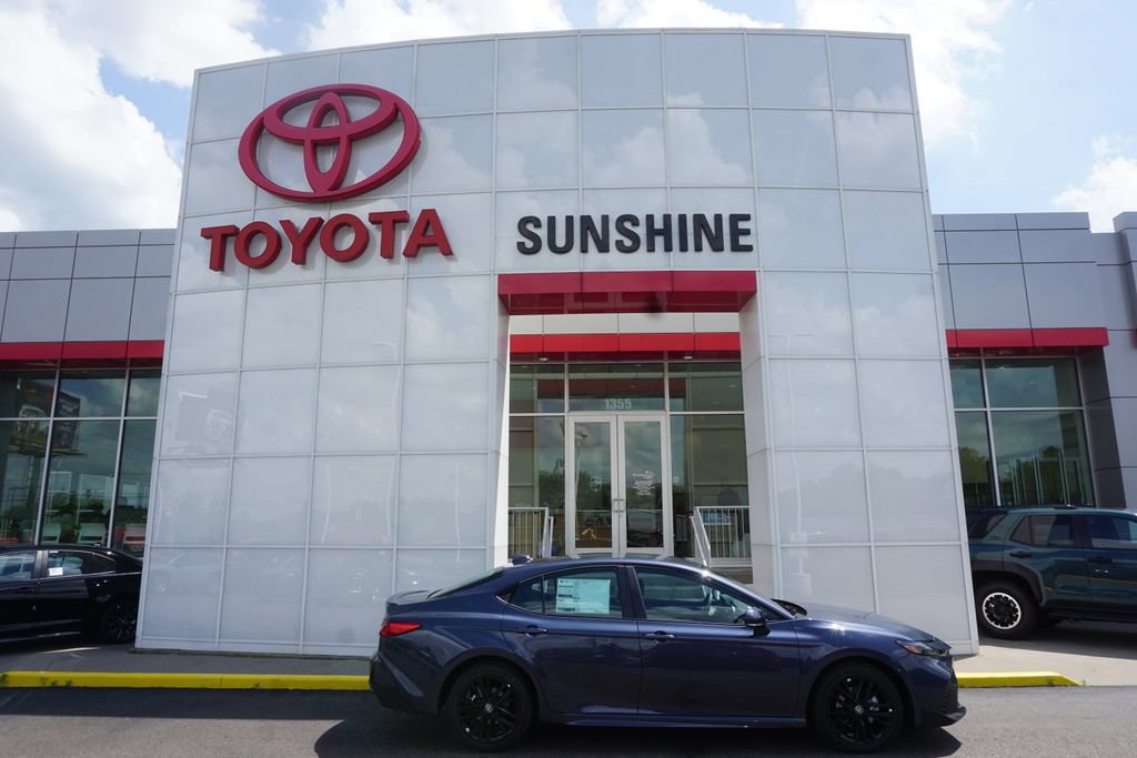 New 2026 Toyota Camry SE FWD image 1