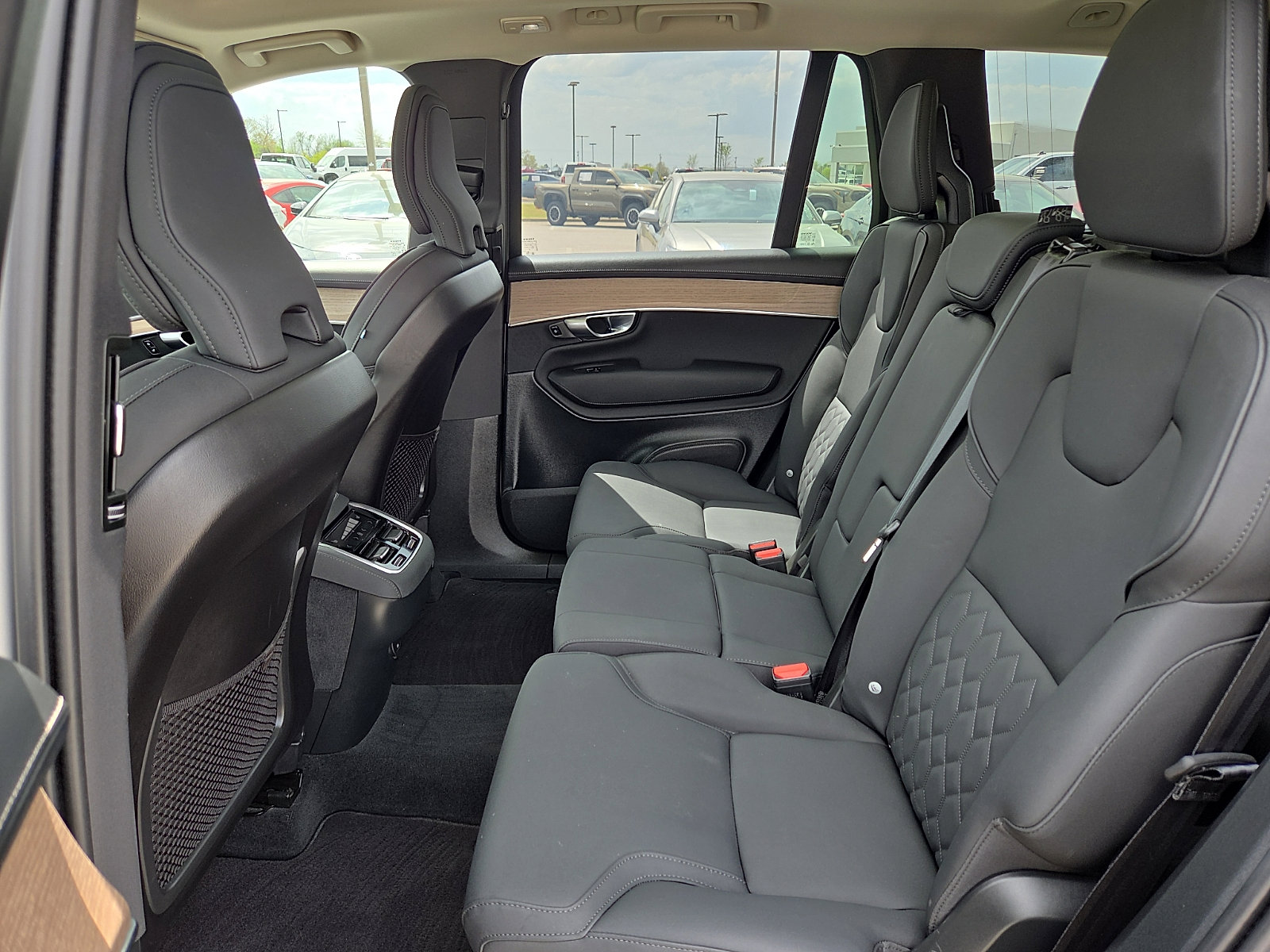 Used 2025 Volvo XC90 B6 Plus image 11