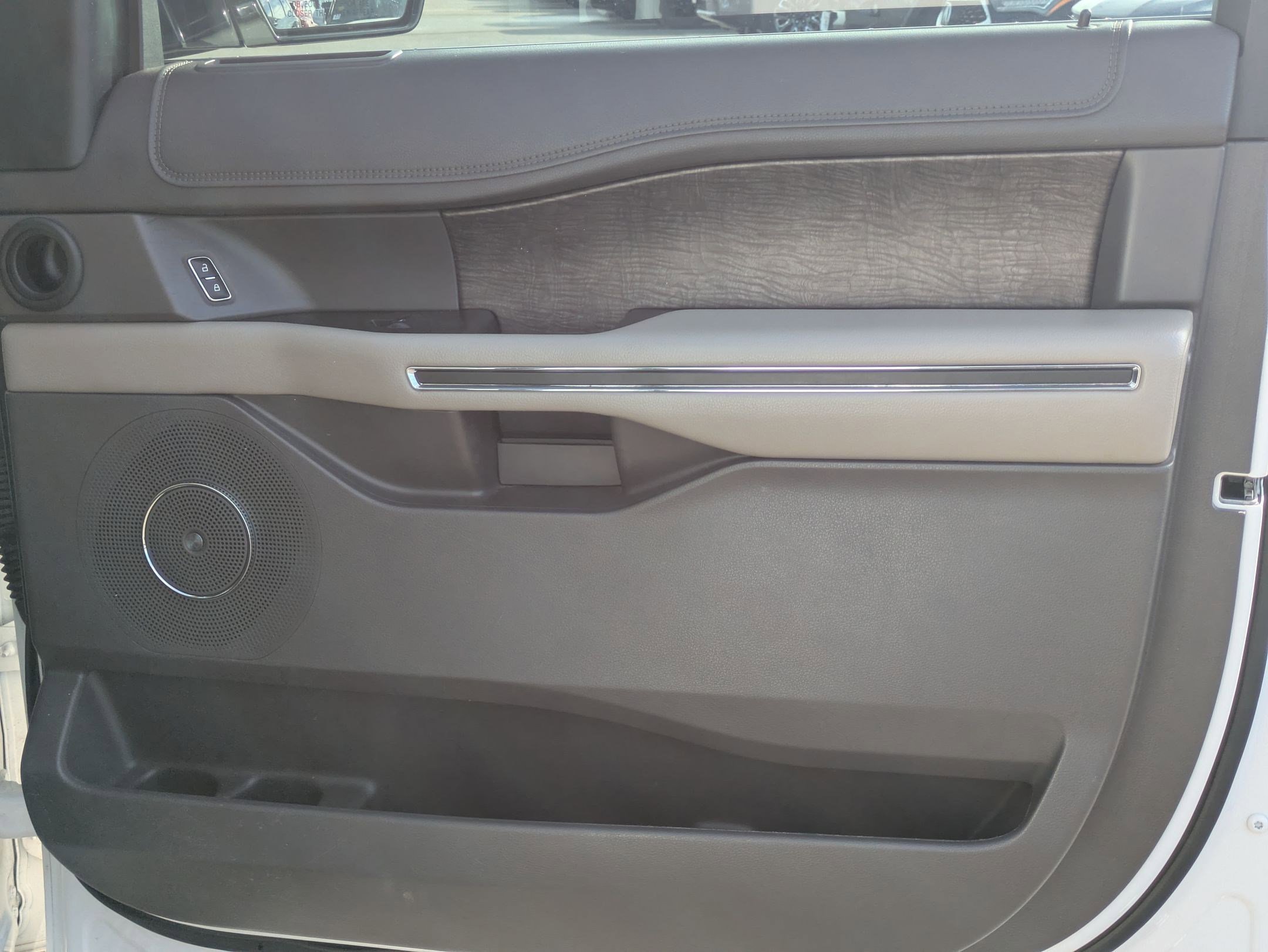 Used 2021 Ford Expedition Max Limited image 30