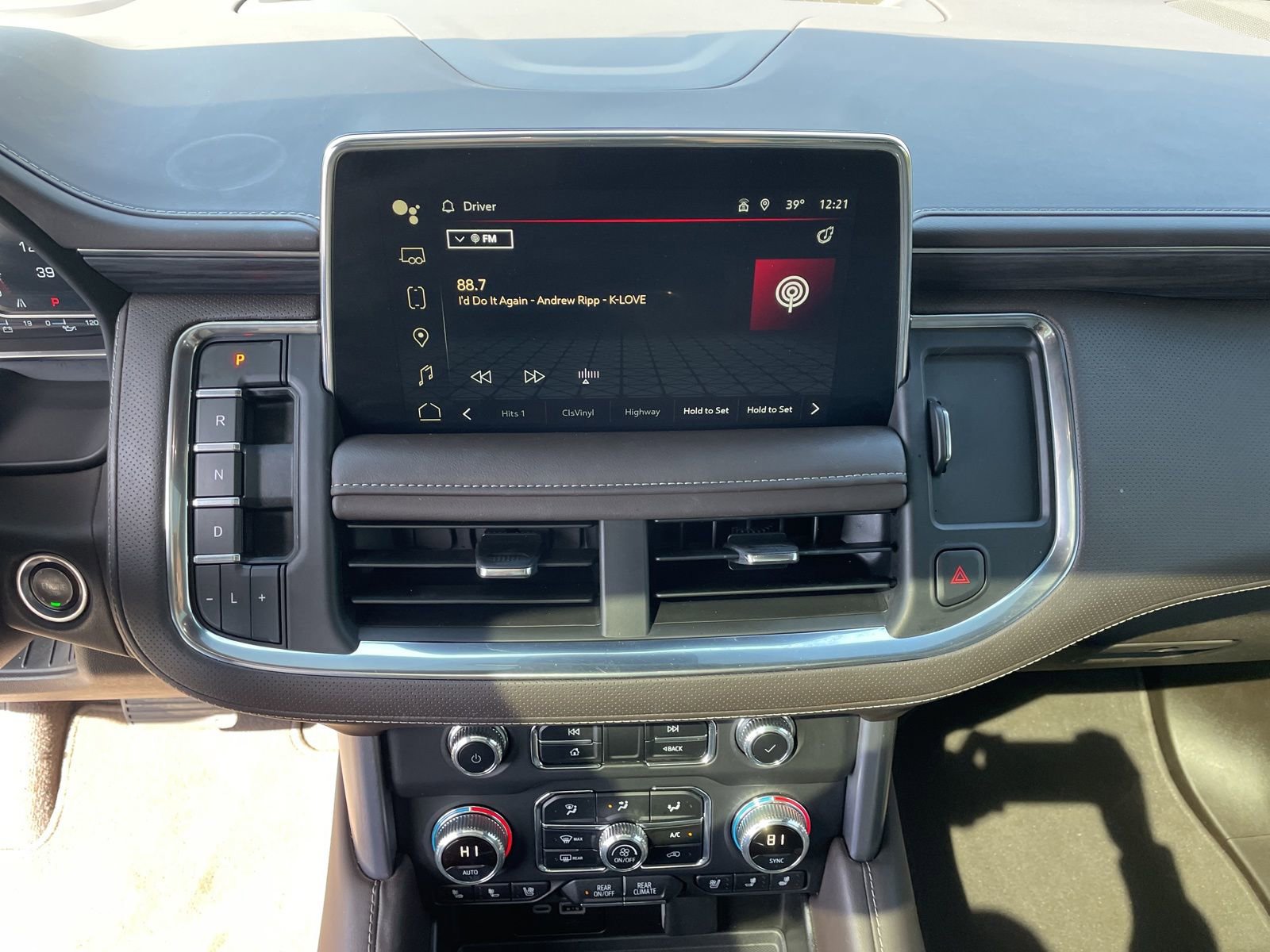 Used 2024 GMC Yukon SLT w/ SLT Luxury Package image 20