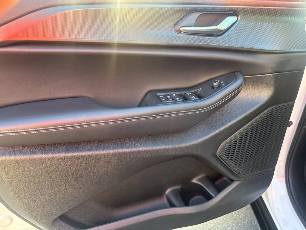 Certified 2024 Jeep Grand Cherokee Laredo w/ Luxury Tech Group I image 12