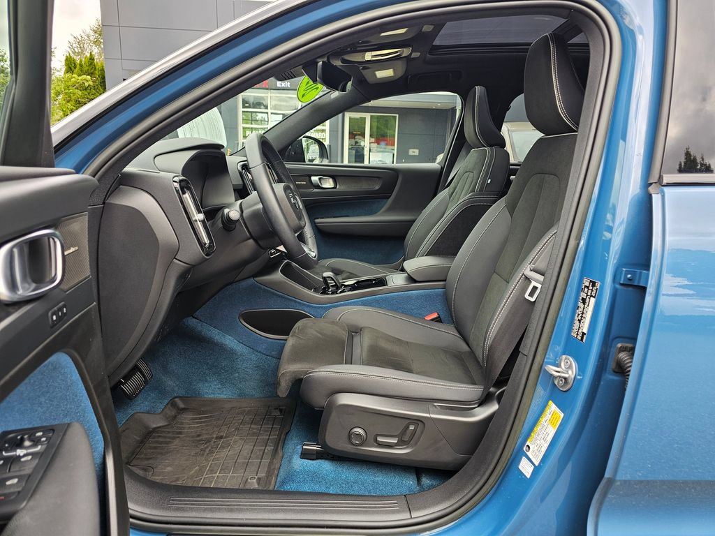 Used 2023 Volvo XC40 Recharge Ultimate w/ Protection Package Premier AWD/4WD image 17