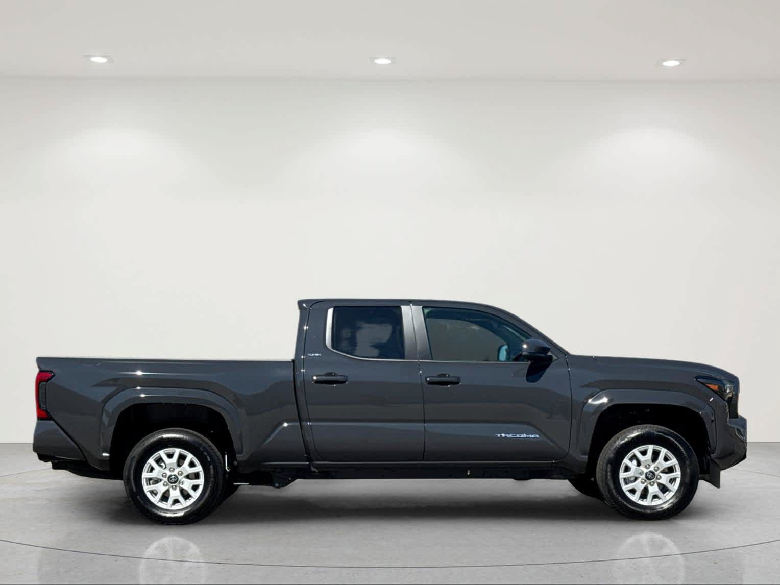 Used 2026 Toyota Tacoma SR5 AWD/4WD image 7