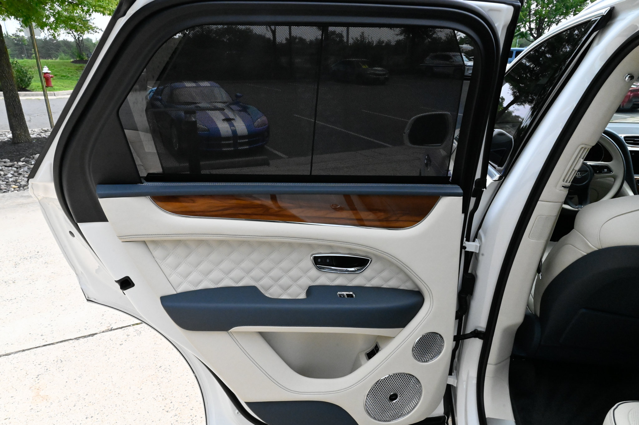 Used 2023 Bentley Bentayga AWD/4WD image 40