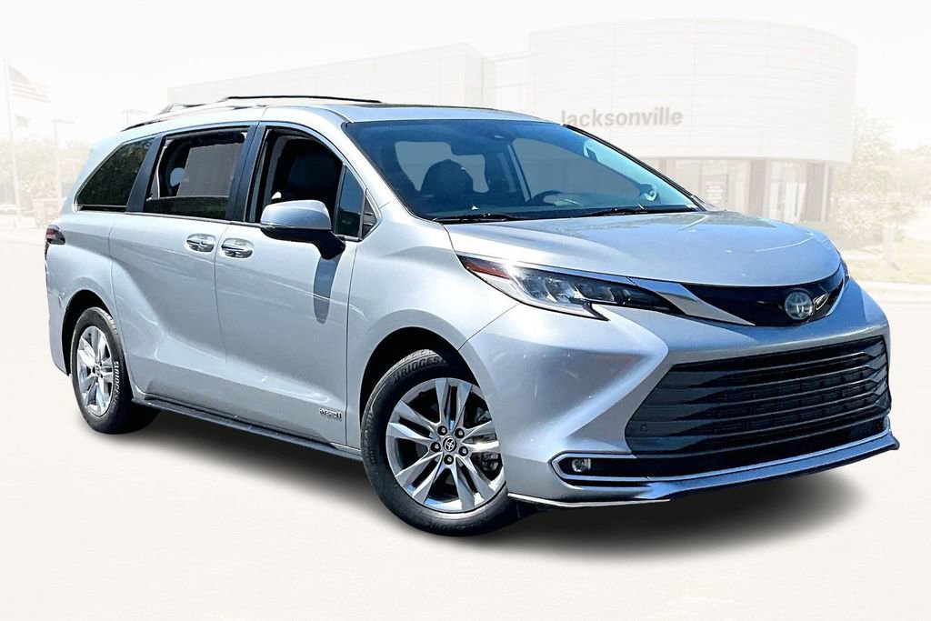 Used 2021 Toyota Sienna Limited FWD image 3