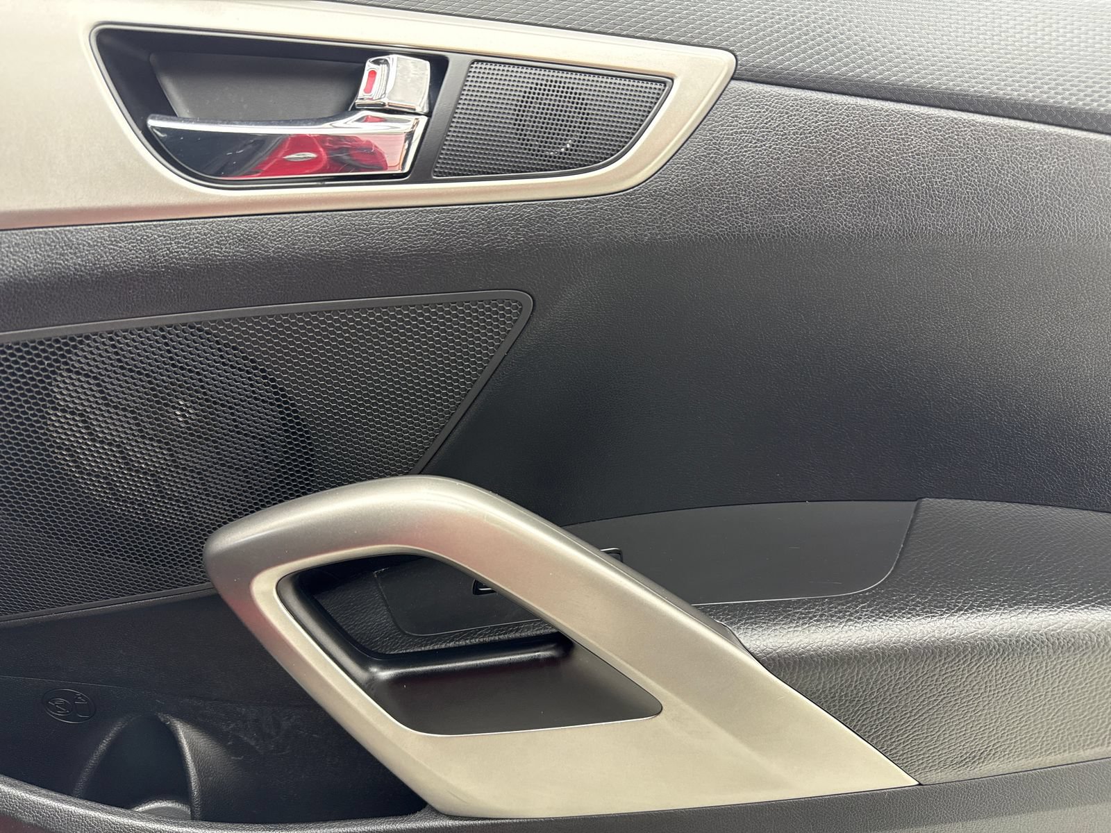 Used 2016 Hyundai Veloster FWD image 38