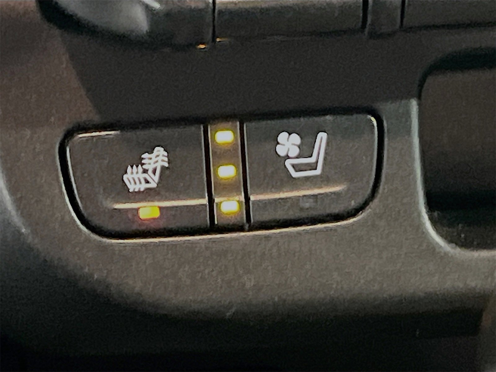 Used 2021 GMC Canyon Denali image 20