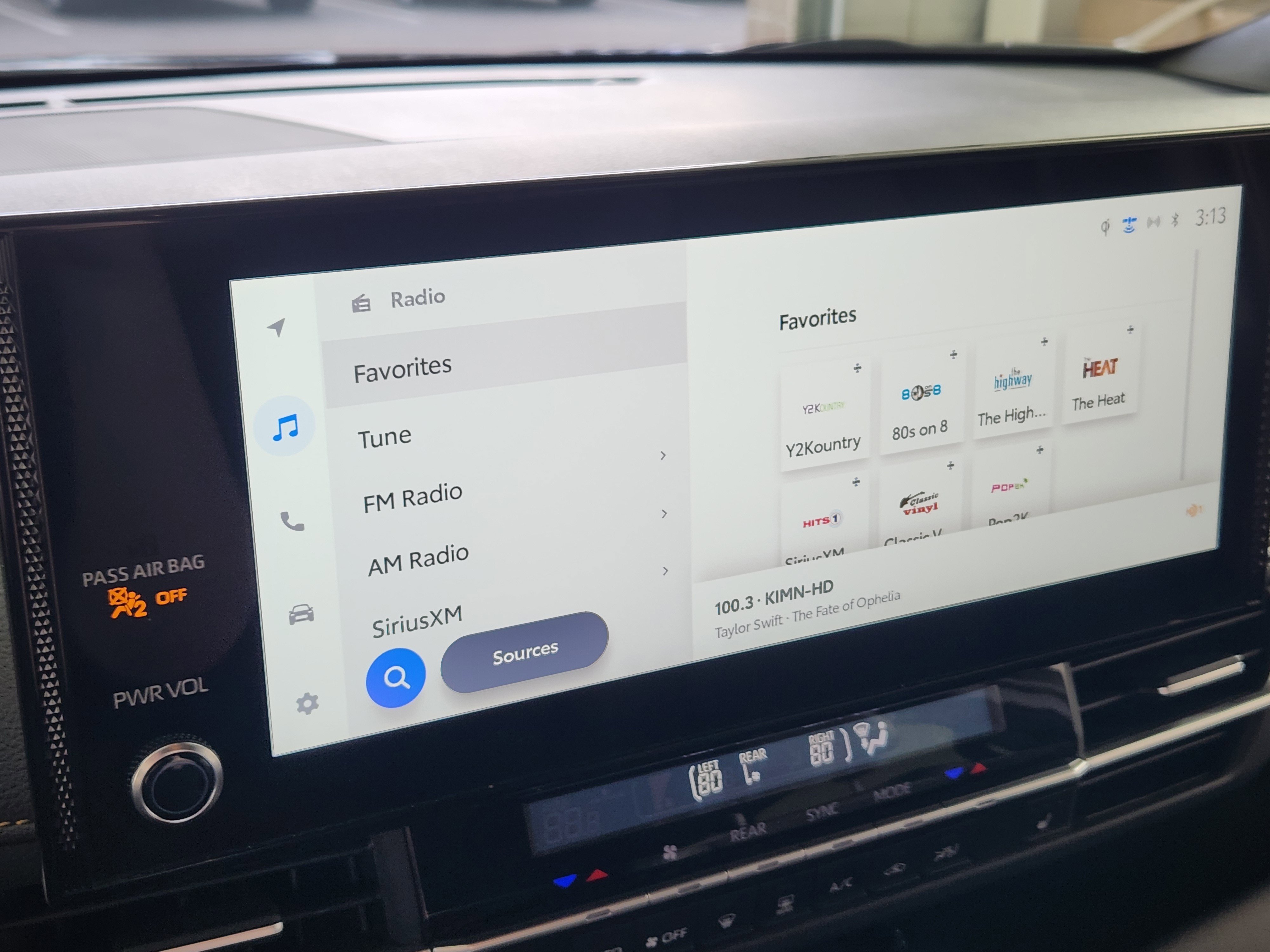 Used 2025 Toyota Sienna XLE Woodland Edition image 21