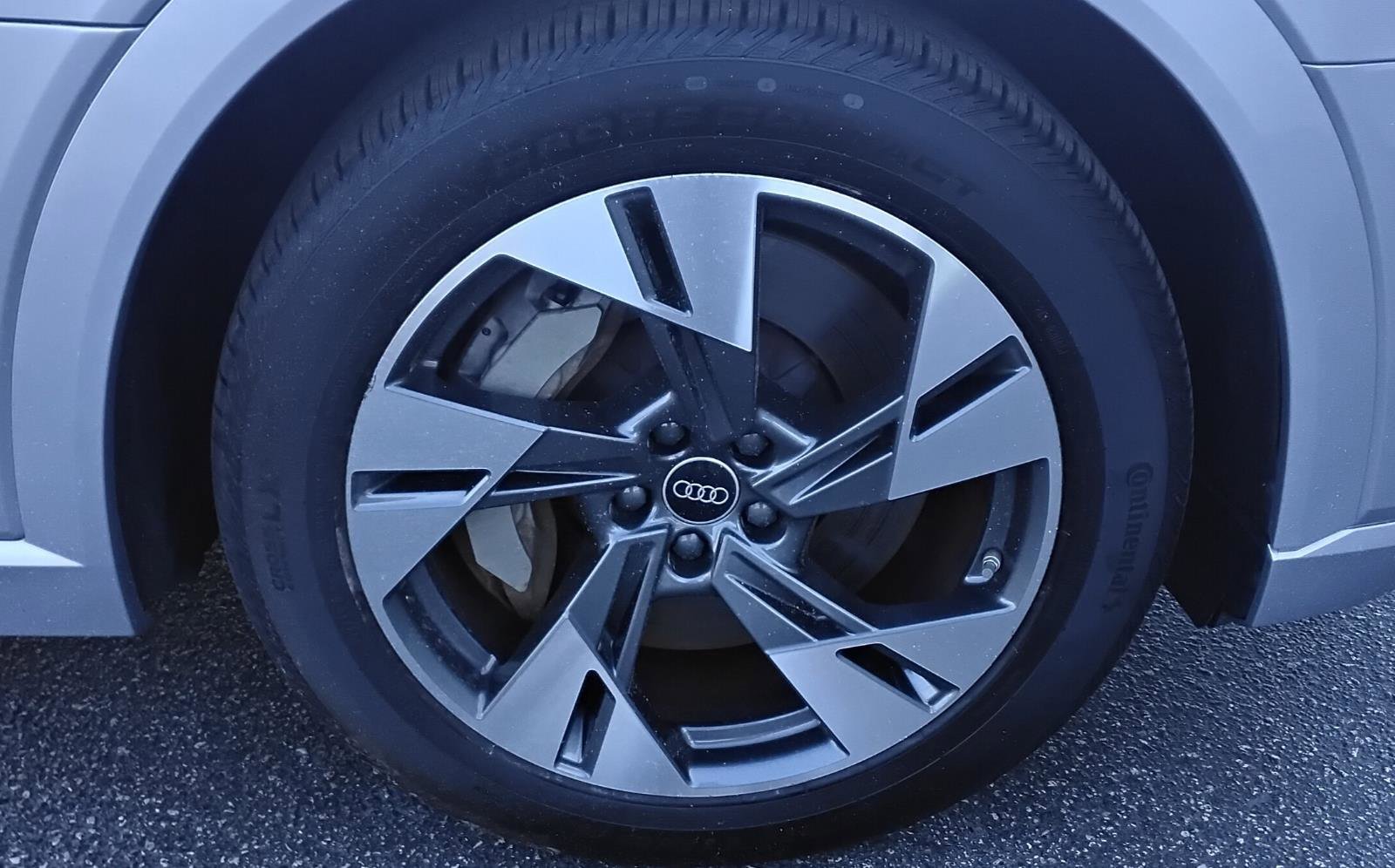 Certified 2022 Audi e-tron Premium w/ Convenience Plus Package image 13