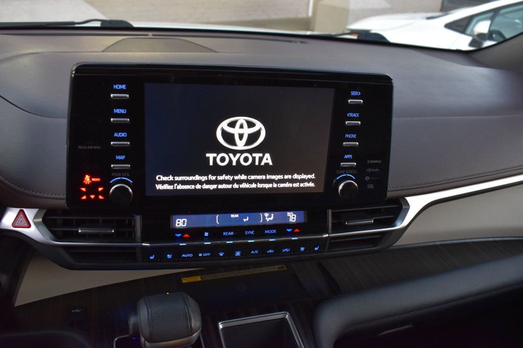 Used 2022 Toyota Sienna Platinum image 29